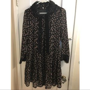 Black flower duster w/ lace trim & pleats